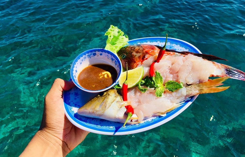 Đặc sản đảo Phú Quý là những món hải sản tươi sống.