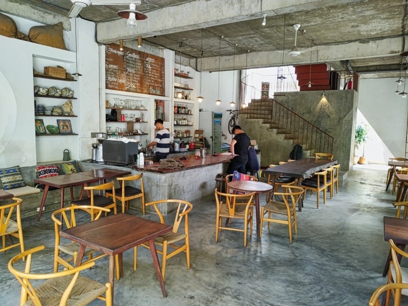 The LIB Coffee & Books - quán cà phê sách Sài Gòn không thể bỏ lỡ.