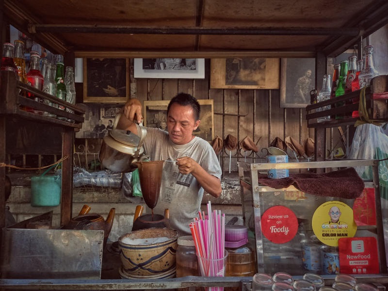 Ba Lù là một trong những quán cà phê vỉa hè Sài Gòn lâu đời và đông khách nhất.