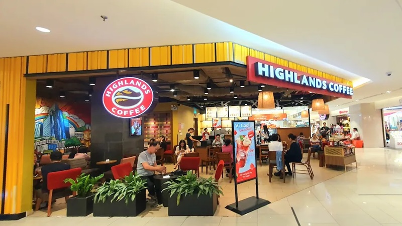 Cafe Highlands tại trung tâm thương mại Takashimaya.