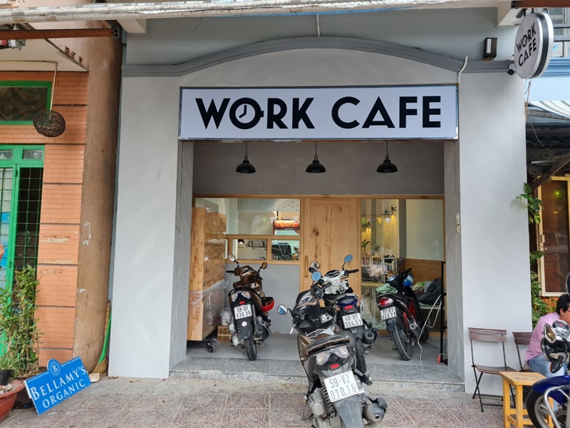 Như cái tên của quán "Work Cafe" là địa chỉ cafe làm việc quận 3 được nhiều khách hàng ưa thích.