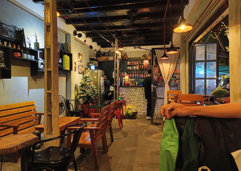Cay Cot Dien - Cafe sách quận 3 với không gian mộc mạc, gần gũi.