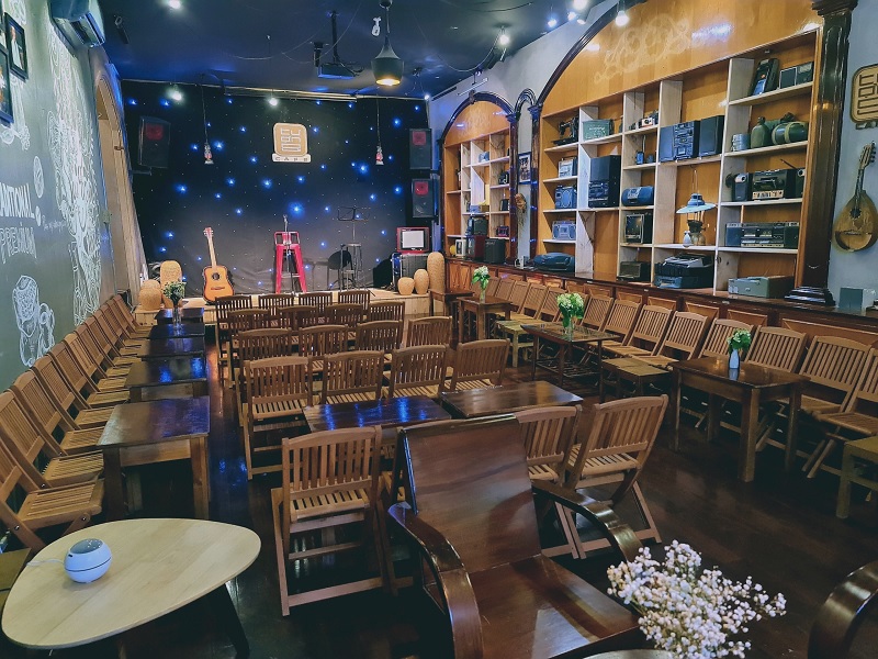 Tượng - Quán cafe Acoustic quận 10.