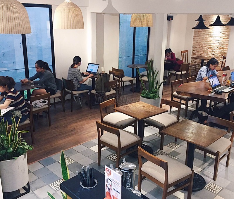 The Coffee House - Huỳnh Văn Bánh là một trong những quán cafe làm việc Phú Nhuận trong chuỗi cafe thương hiệu.