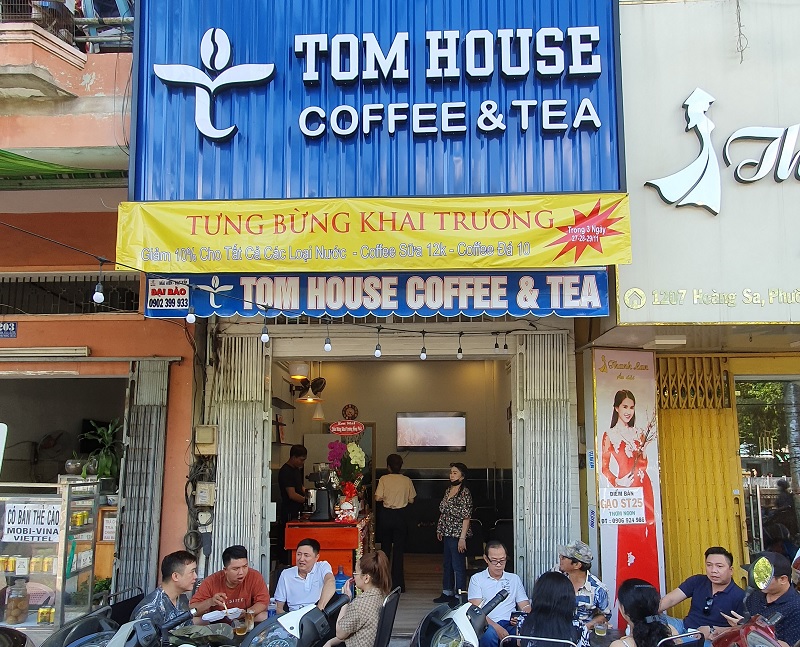 Tom House - Địa chỉ cafe lề đường quận 10 đông khách.