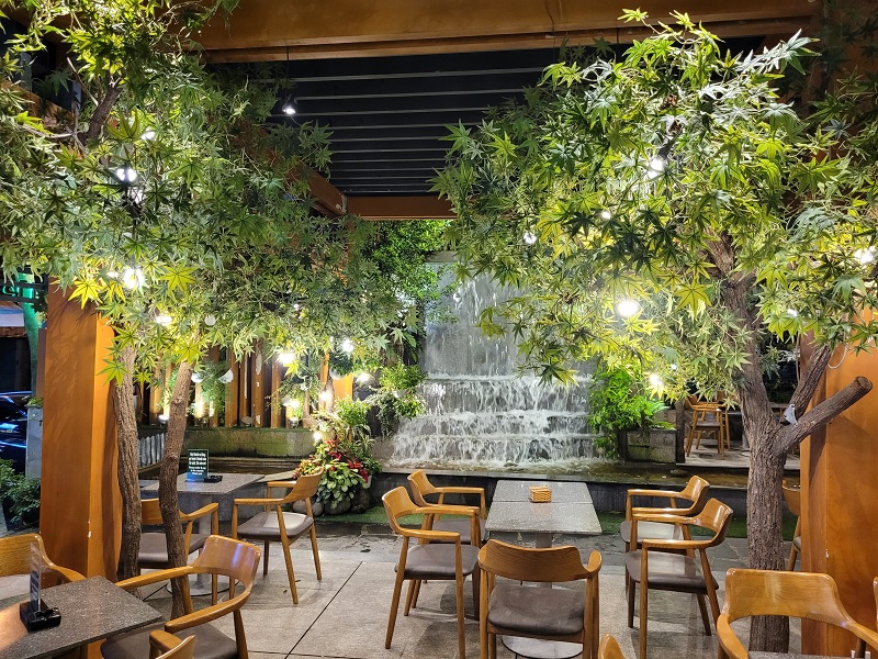 Little Du Miên - Cafe quận 10 đẹp với không gian sân vườn.