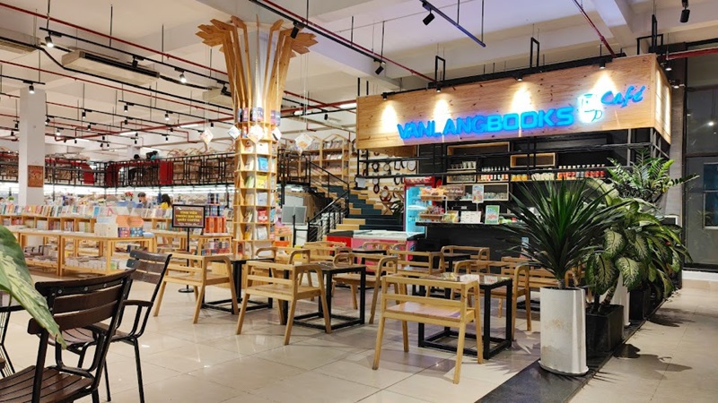 Văn Lang là nhà sách kết hợp cafe, một trong những địa chỉ cafe sách Gò Vấp nổi tiếng.