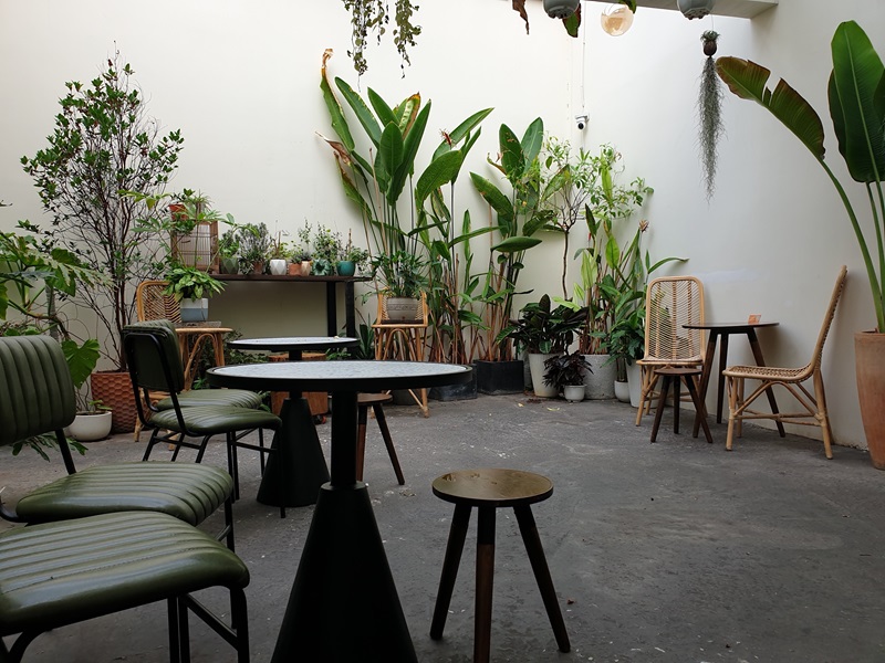 Unique - Cafe sân vườn Phú Nhuận.