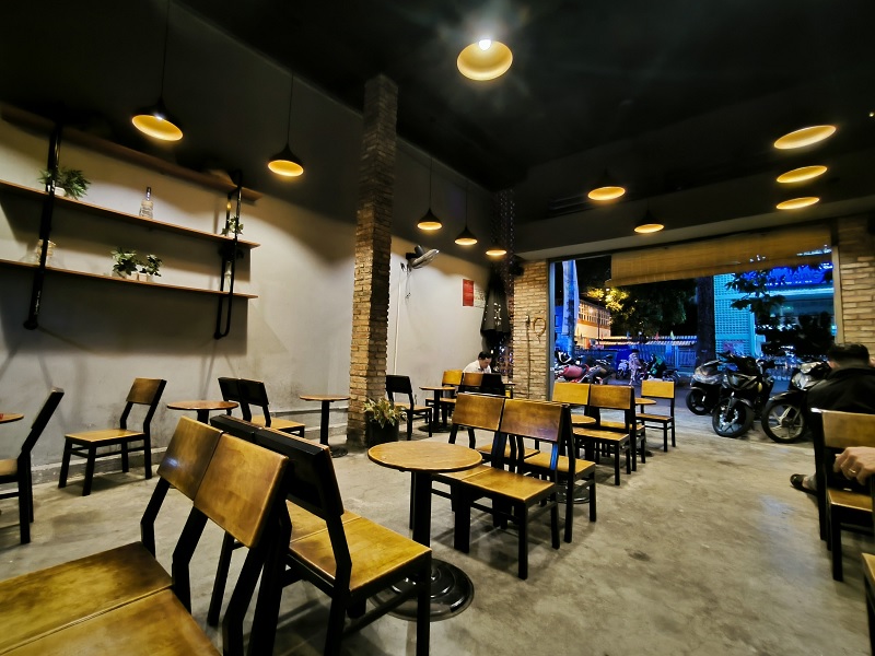 Gờ Cafe quận 5 đường Trần Bình Trọng.