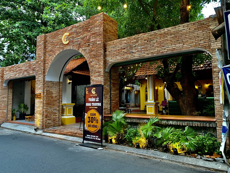 CAO Coffee - Không gian cafe sân vườn quận Tân Bình mát mẻ.