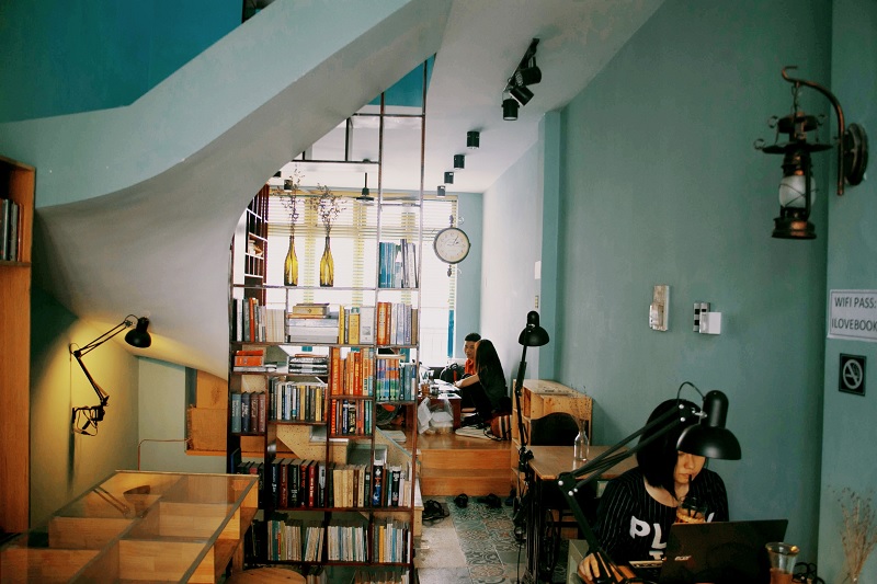 Slowee - Không gian quán cafe yên tĩnh quận Tân Bình & sách.