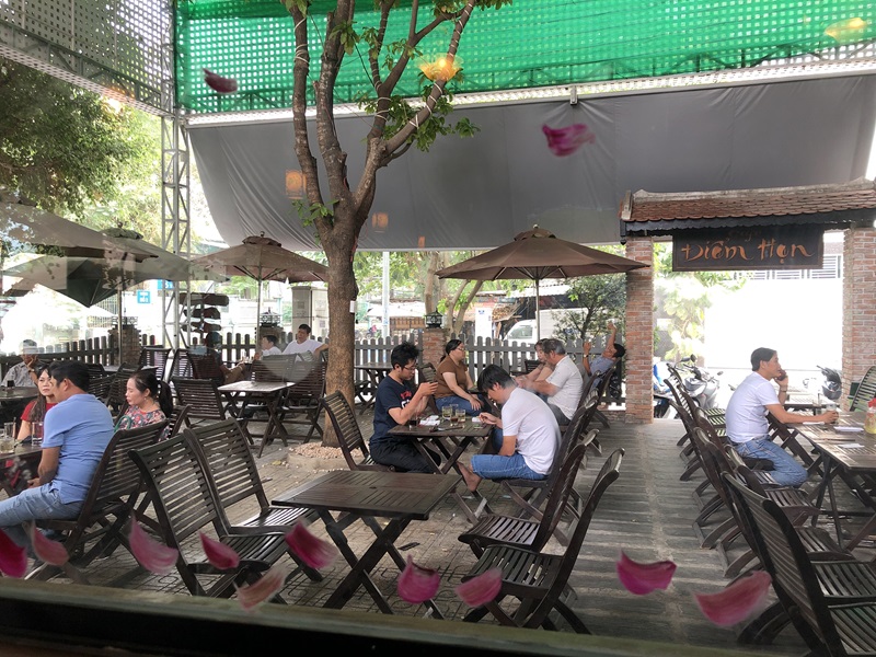 Điểm Hẹn - Quán cà phê sân vườn quận 8 trên đường Phạm Thế Hiển.