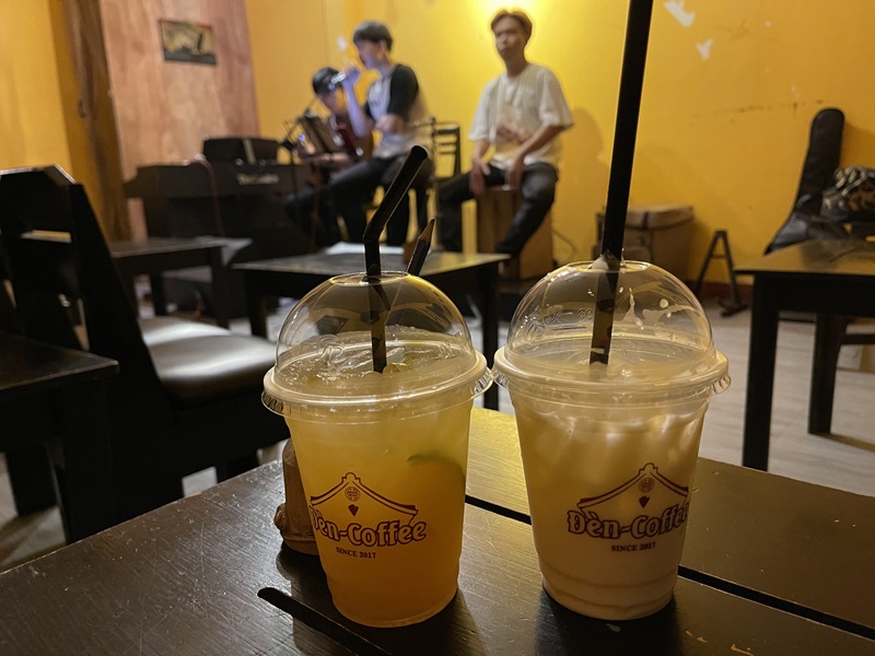 Đèn - Cafe Acoustic Tân Phú.