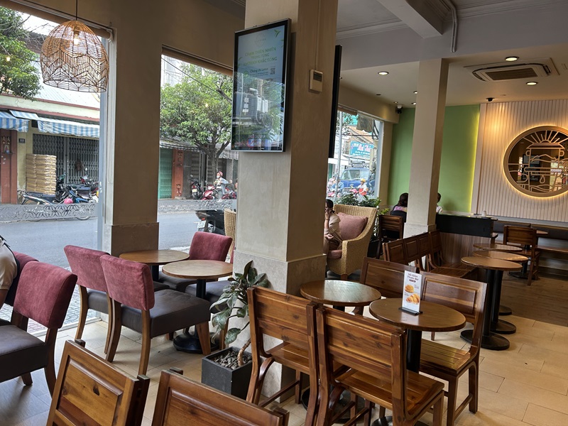 Highlands Coffee - Quán cà phê yên tĩnh quận 8 trên đường Tùng Thiện Vương.